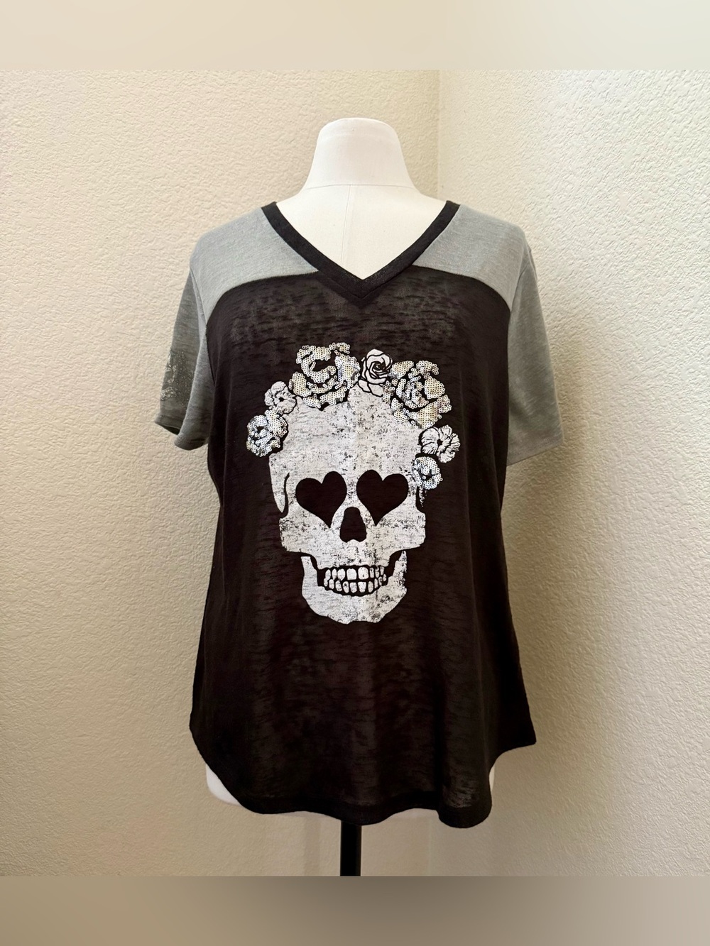 No Boundaries Women's Skull Sequin Shirt - Size XXXL/3XG